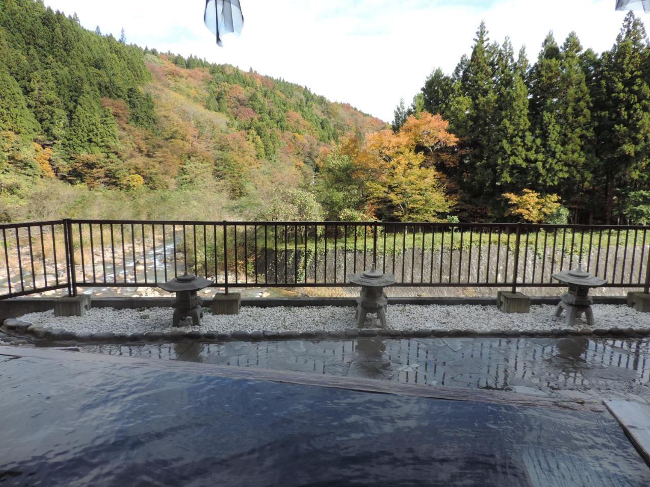 土湯温泉 やすらぎの宿 向瀧旅館 Fukushima  Extérieur photo
