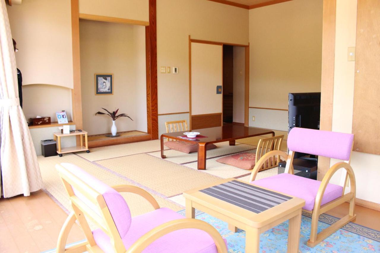 土湯温泉 やすらぎの宿 向瀧旅館 Fukushima  Extérieur photo