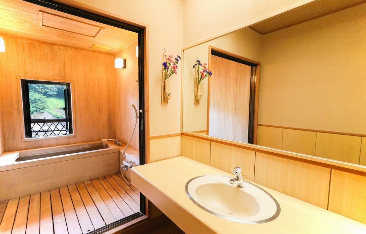 土湯温泉 やすらぎの宿 向瀧旅館 Fukushima  Extérieur photo