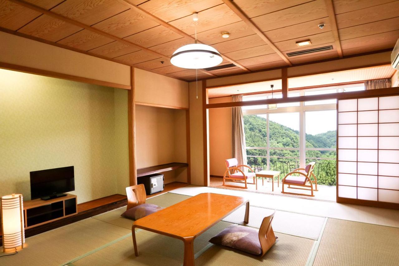 土湯温泉 やすらぎの宿 向瀧旅館 Fukushima  Extérieur photo