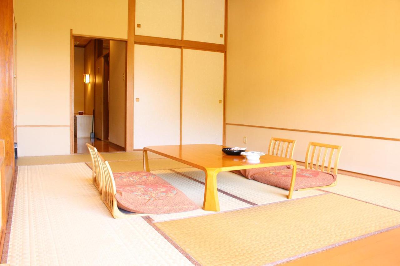 土湯温泉 やすらぎの宿 向瀧旅館 Fukushima  Extérieur photo